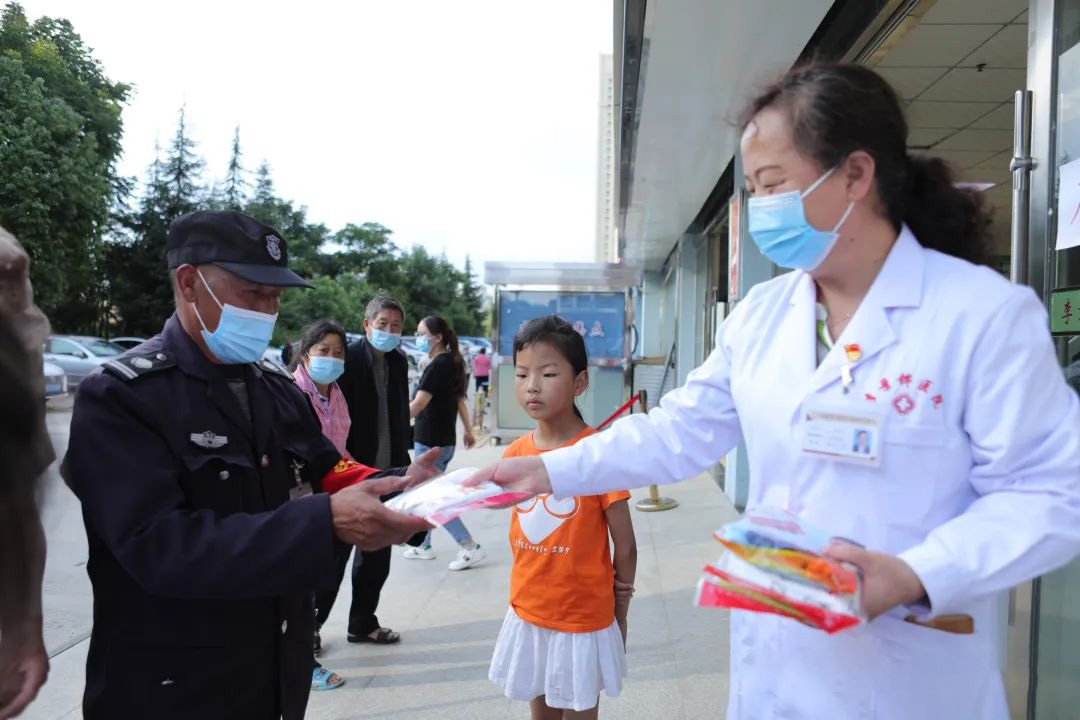 “全民健康日”活動-昭通李景鏵中醫(yī)骨傷醫(yī)院